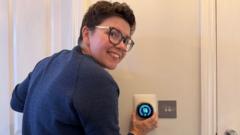 Before you crank up the thermostat, try these tips to keep your house warmer for longer — BBC Business, Winter Garden Business news