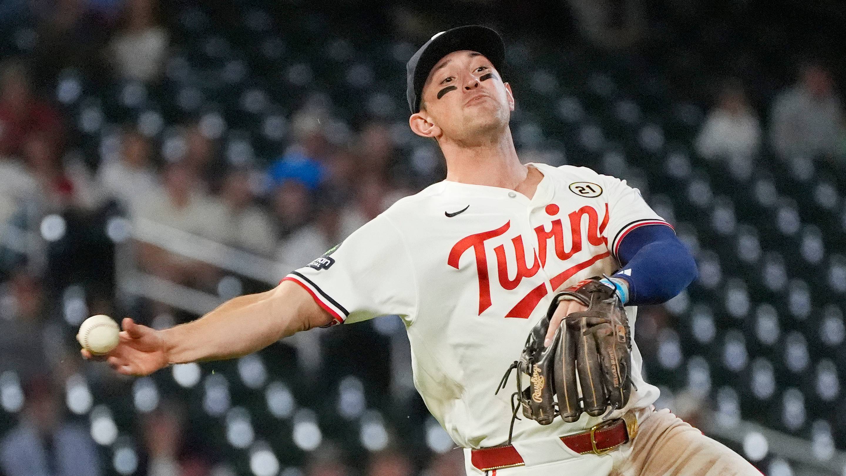 Brooks Lee's Gold Glove nomination further vindicates Twins' decision to move him to third base — Puckett's Pond (Twins), Winter Garden Sports news
