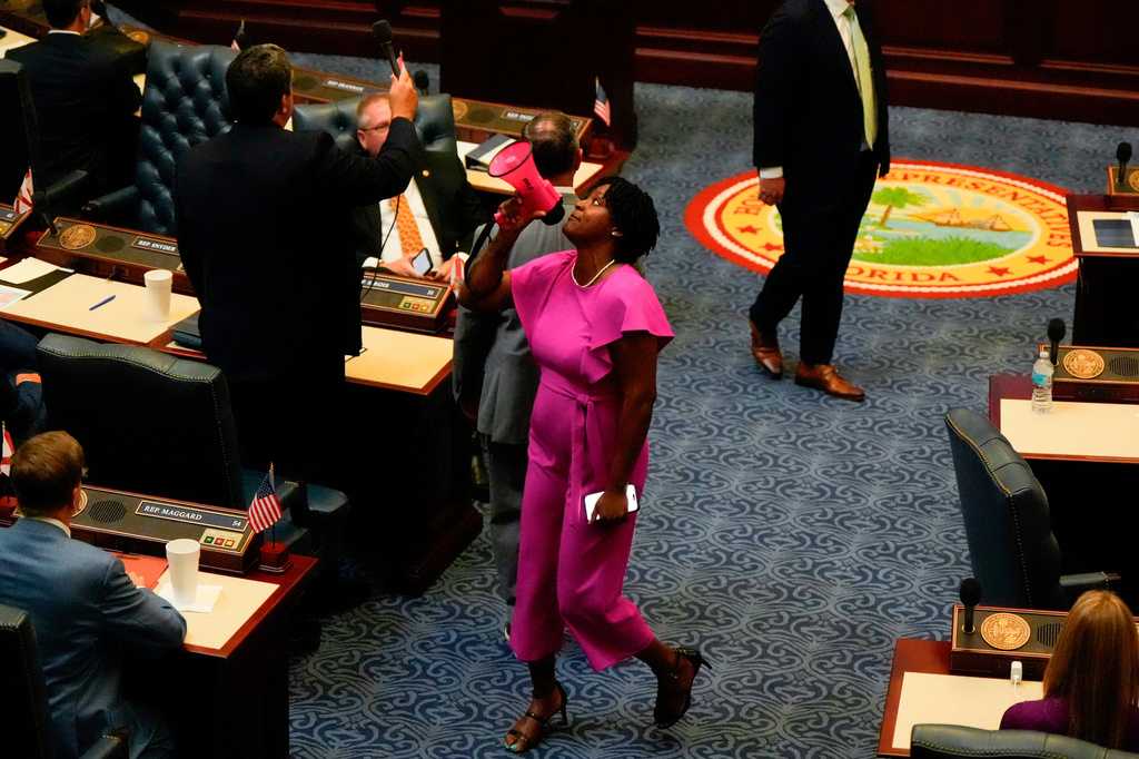 Angie Nixon courts Gen Z voters at UCF town hall ahead of Florida's general election — WESH 2 Orlando