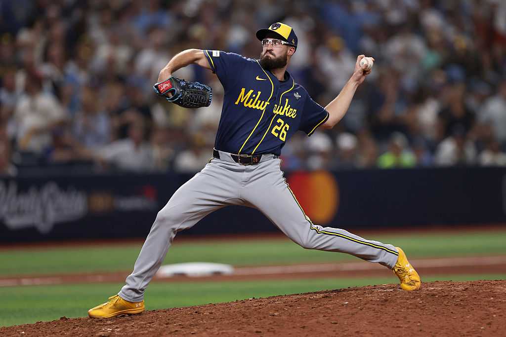Brewers relief pitcher breaks postseason record — Winter Garden Sports news