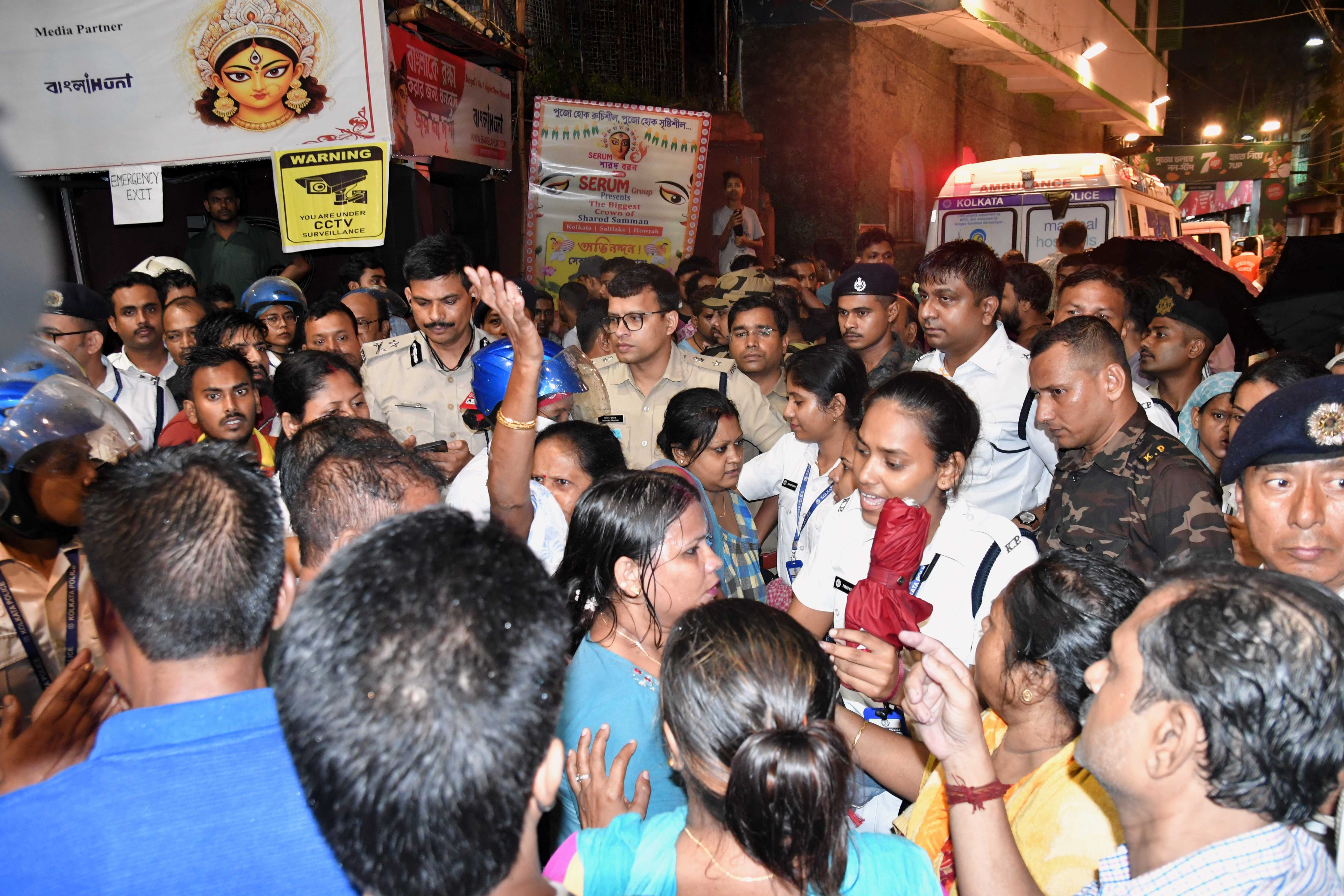Stampede at Hindu festival in India kills 19 — WESH 2 Orlando, Winter Garden Arts news