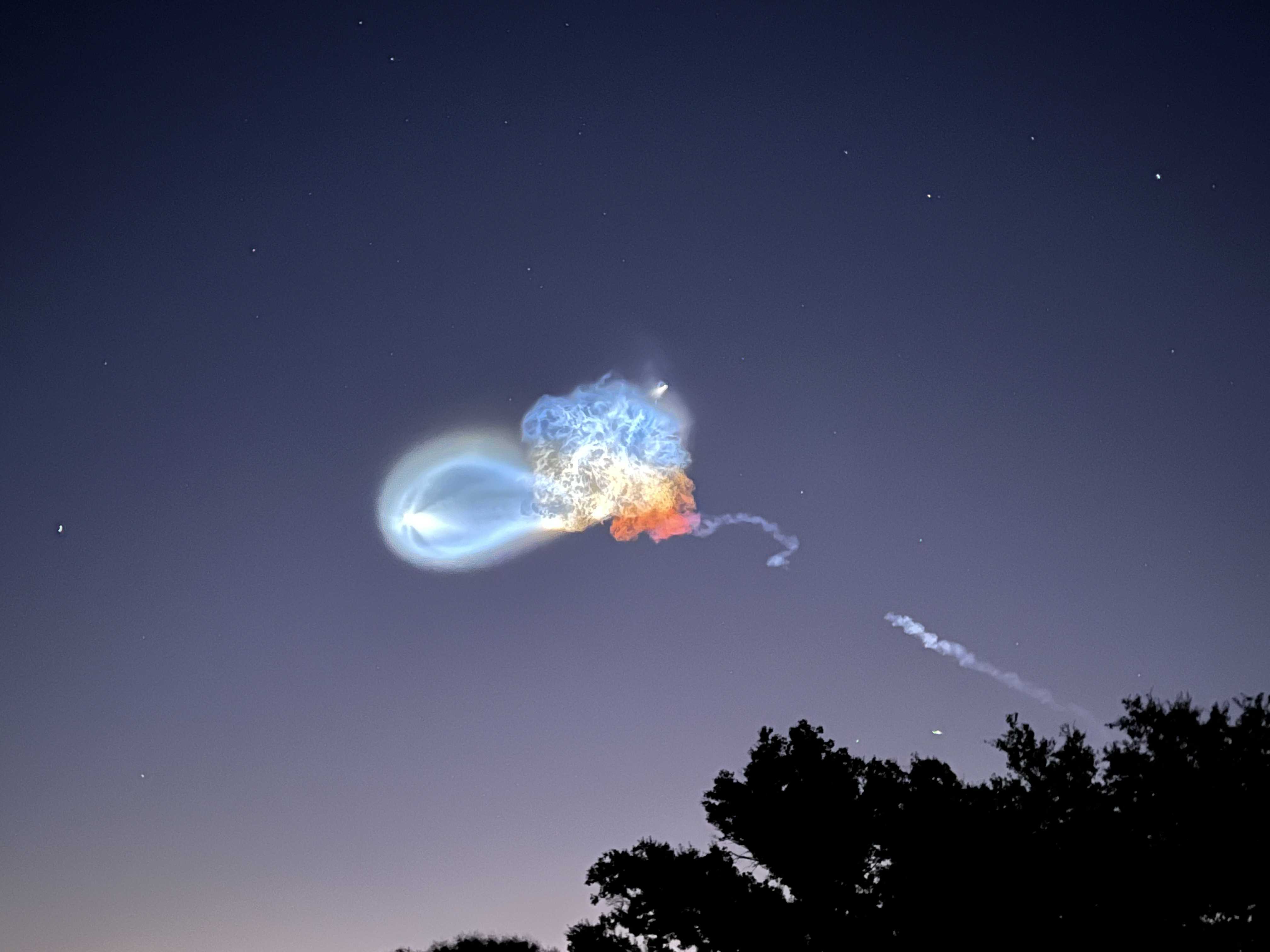 Glowing 'space jellyfish' effect lights up Central Florida sky after rocket launch  — WESH 2 Orlando, Winter Garden Community news